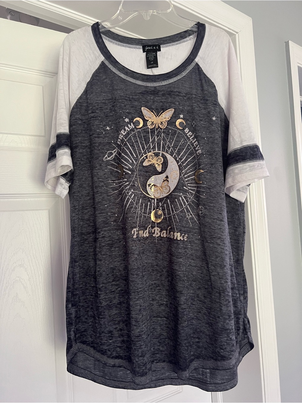 Women’s Charcoal & White 'Find Balance' Graphic Raglan Top